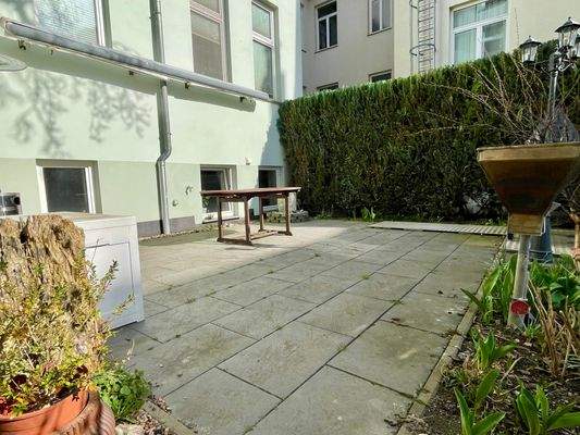 Gemeinschaftlicher Hof mit Terrasse...