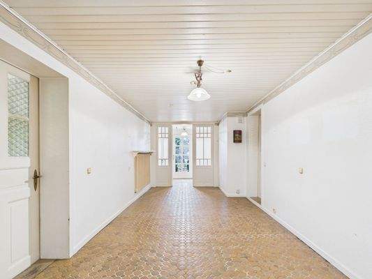 Diele Blickrichtung Windfang und Haustür - Lütt Immobilien - Gadendorf