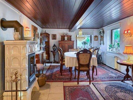 5. Wohnbereich mit Kachelofen.jpg