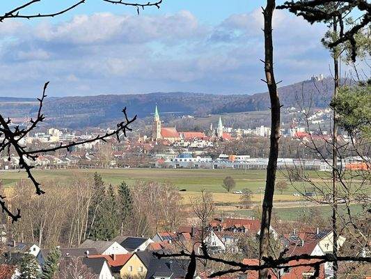 Stadt nah und weit genug