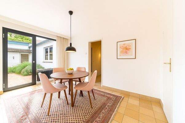 Essen virtuell möbliert