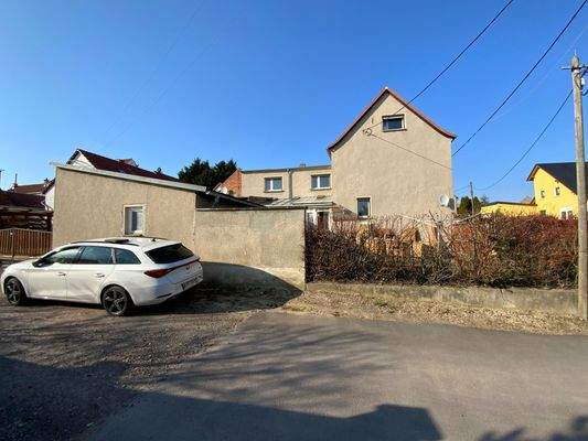 Wohnhaus und Nebengelass