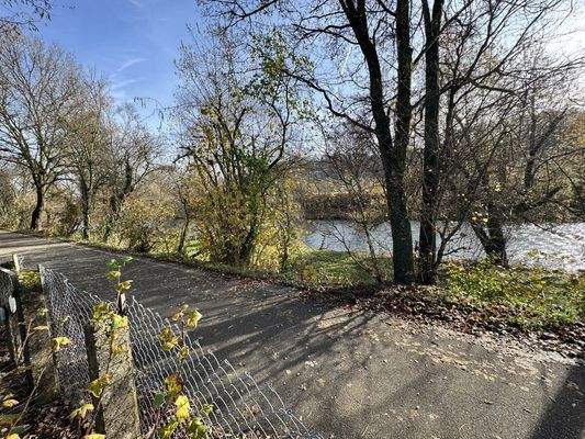 Radweg hinter dem Garten