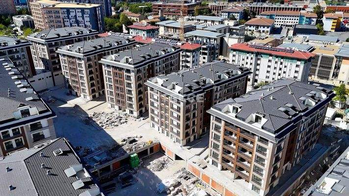 Apartments in Complex Close to Transportation in İstanbul Zeytinburnu