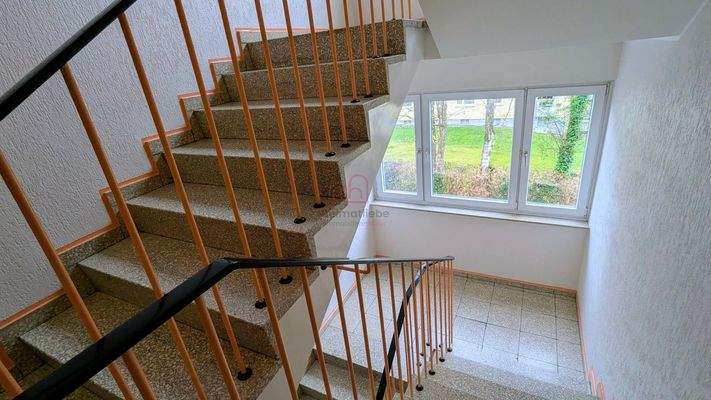 moderne Treppenhaus - Heimatliebe Immobilienmakler Essen Düsseldorf Bochum