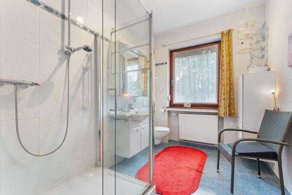 Badezimmer im Erdgeschoss