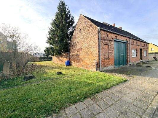 Ostseite mit zusätzlicher Zufahrt