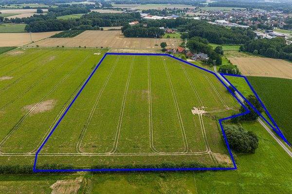 Luftaufnahme Ackerfläche und Wiese