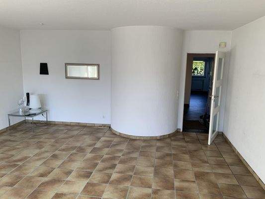 Wohnzimmer mit Blick zum Flur