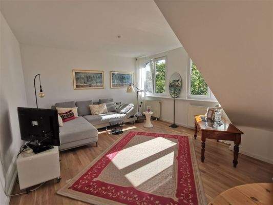 Möblierte 2-Zimmer-DG-Wohnung