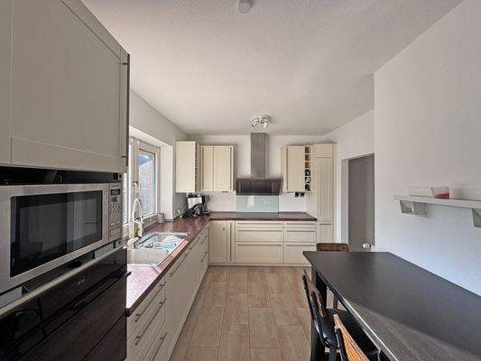 Küche mit Sitzgelegenheit