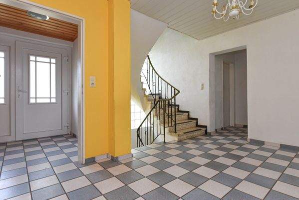 heller, einladender Eingangsbereich 