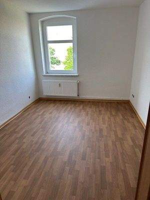 Metzer 4-3-Raumwo. 7-2025_OG2 (3).jpg