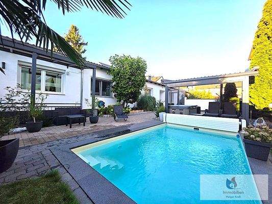 Bungalow mit Pool und Outdoorküche