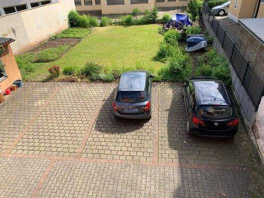 Garten und PKW-Stellplätze