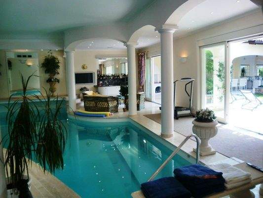 9c. Schwimmingpool mit Bar.jpg