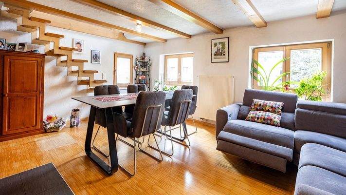 Wohn-/Essbereich mit Ofen