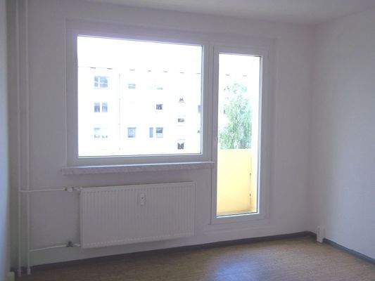 Wohnzimmer mit Balkon