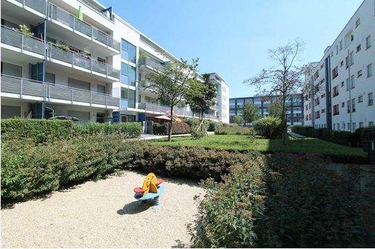 Park/Spielplatz vor der Tür