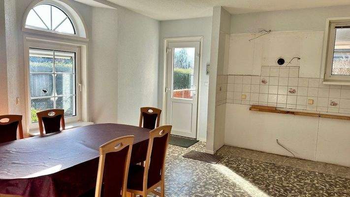 Küche mit Zugang zur Terrasse