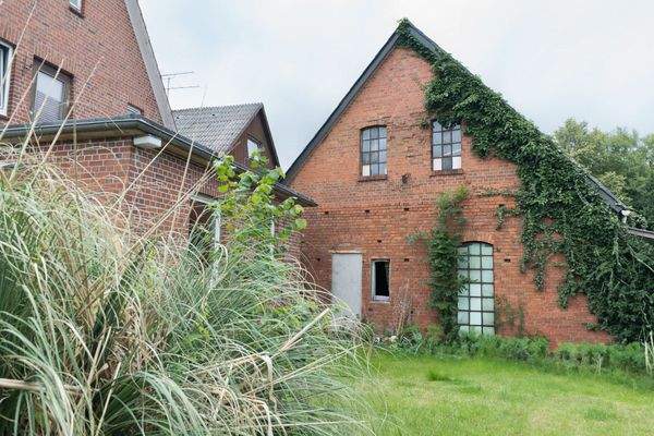 Hinteransicht vom Nebengebäude