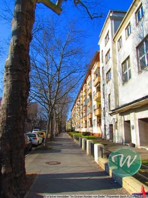 Straße und Gehweg vor dem Objekt