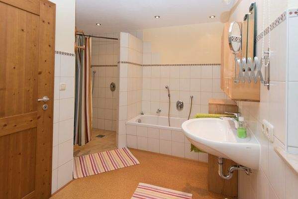 Badezimmer Kellergeschoss