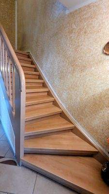 sanierte Treppe in das Dachgeschoss