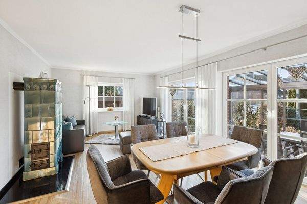 Hinteres Haus Wohnen / Essen