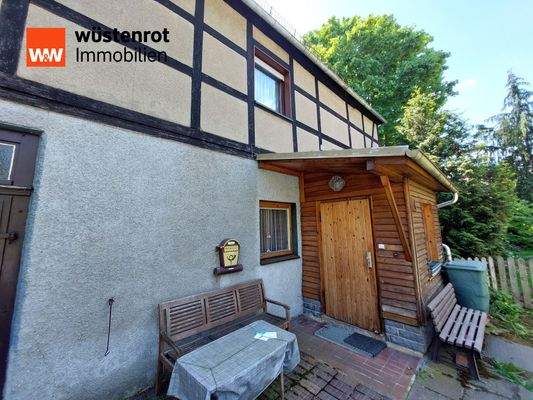 Hausansicht mit Hauseingang