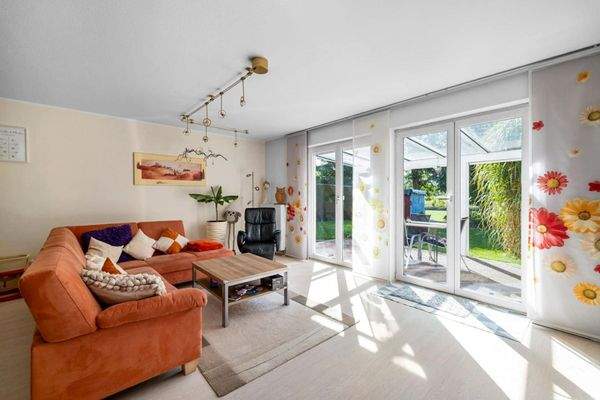 Wohnbereich mit Blick in den Garten