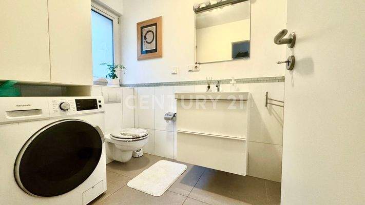 Gäste-WC & Hauswirtschaft elegant kombiniert