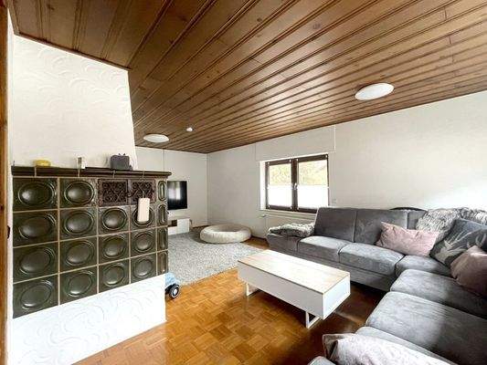 Wohnraum mit Kachelofen