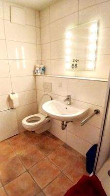 Toilette u. Dusche (Appartment-UG).jpg