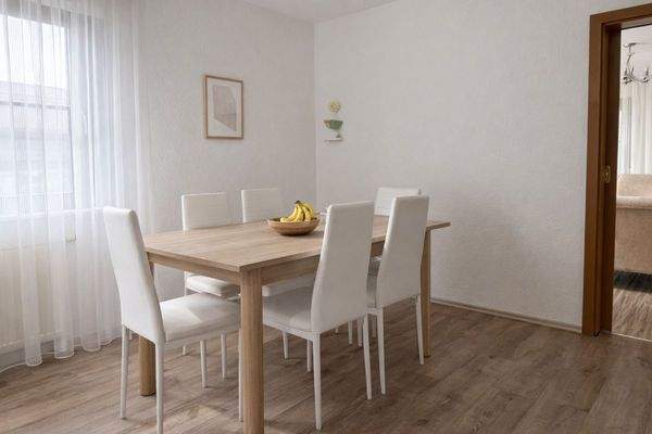 Esszimmer EG (Einrichtung KI verändert)