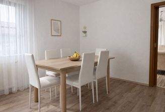 Esszimmer EG (Einrichtung KI verändert)