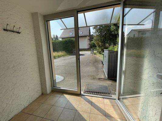 Eingangsbereich zum Verkaufsraum und Büro