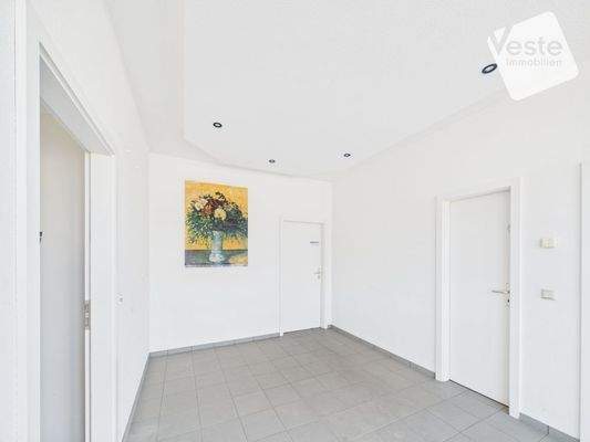 Eingangsbereich mit Kundentoilette