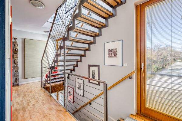 Lichtdurchflutetes Treppenhaus