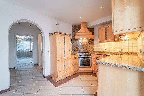 Vollholz-Einbauküche