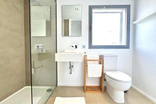 Badezimmer mit Dusche