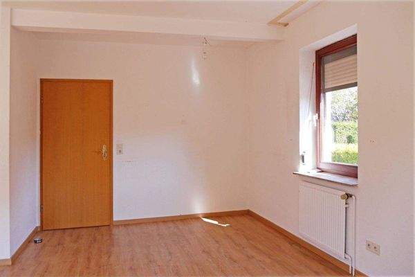 Wohnzimmer mit offenen Essbereich