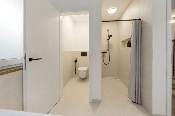 Dusche & separates WC