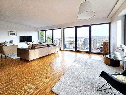 Wohnbereich mit Balkonzugang