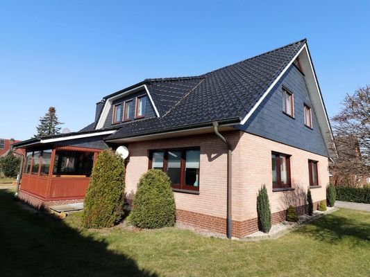 Seitenansicht mit geschlossener Terrasse