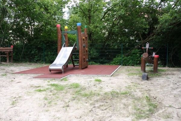 Spielplatz für Kinder und Enkel 4