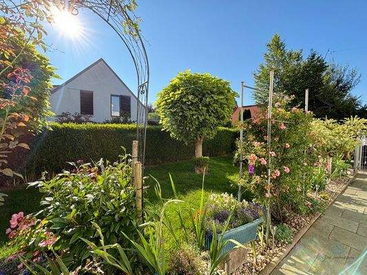 Terrasse Weg zur Einfahrt