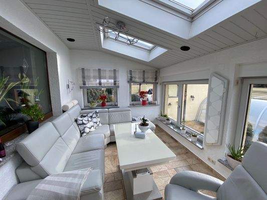 lichtdurchfluteter Wintergarten.jpeg