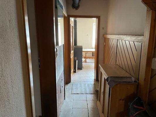 Flur mit Blick in das Wohnzimmer 