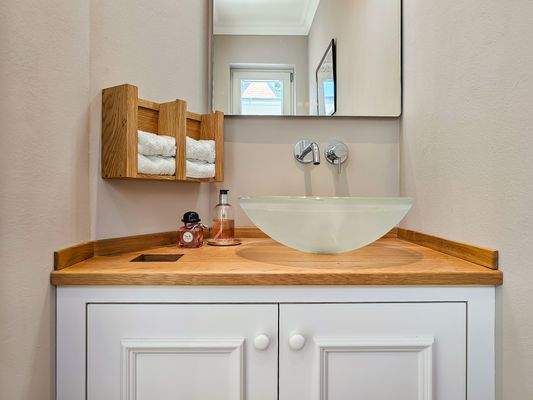 8. Gästebad im Erdgeschoss.jpg